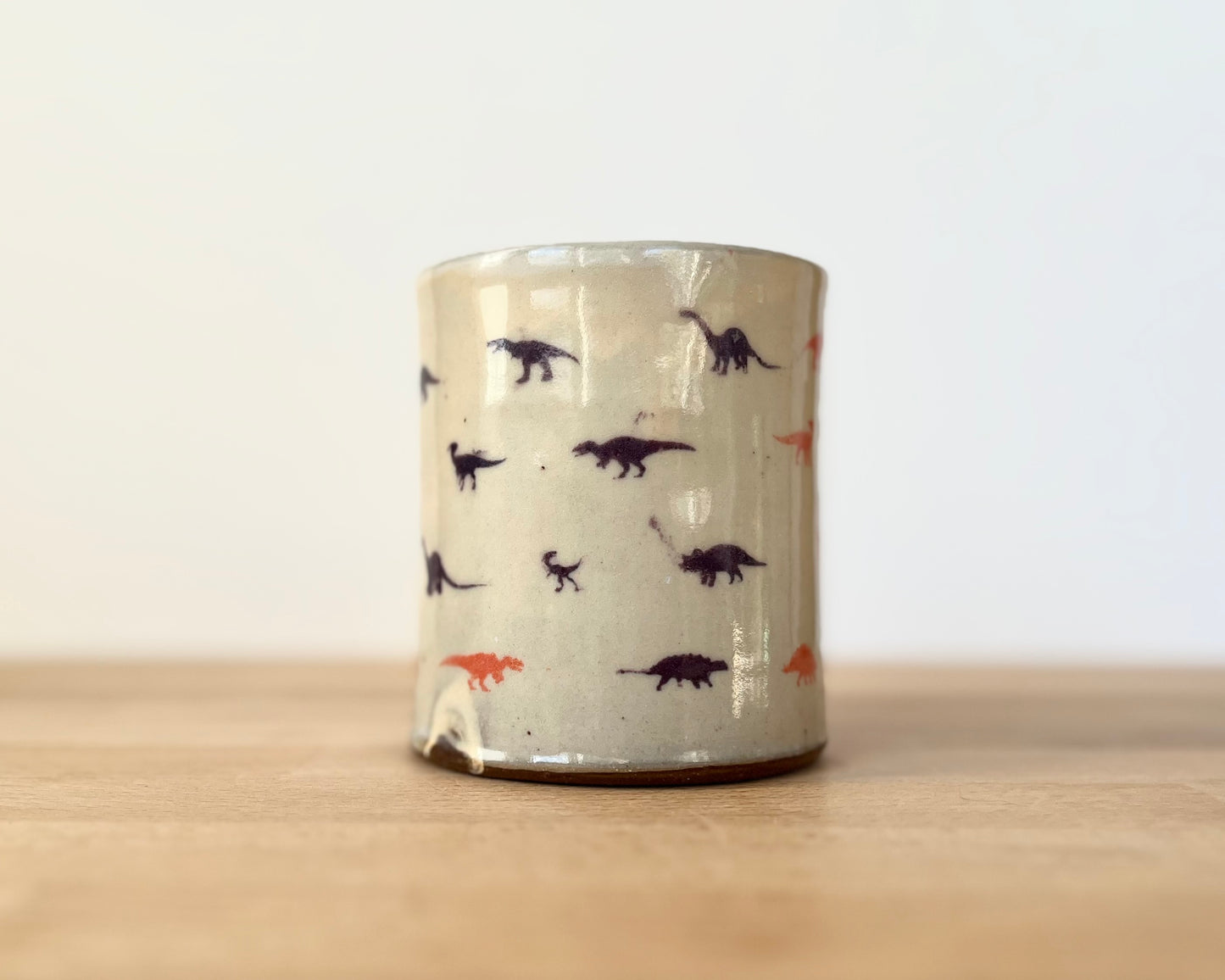 Mug with small purple and orange dinos