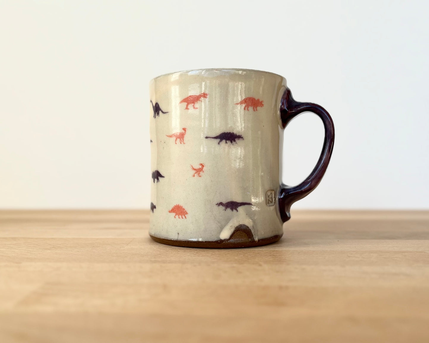 Mug with small purple and orange dinos