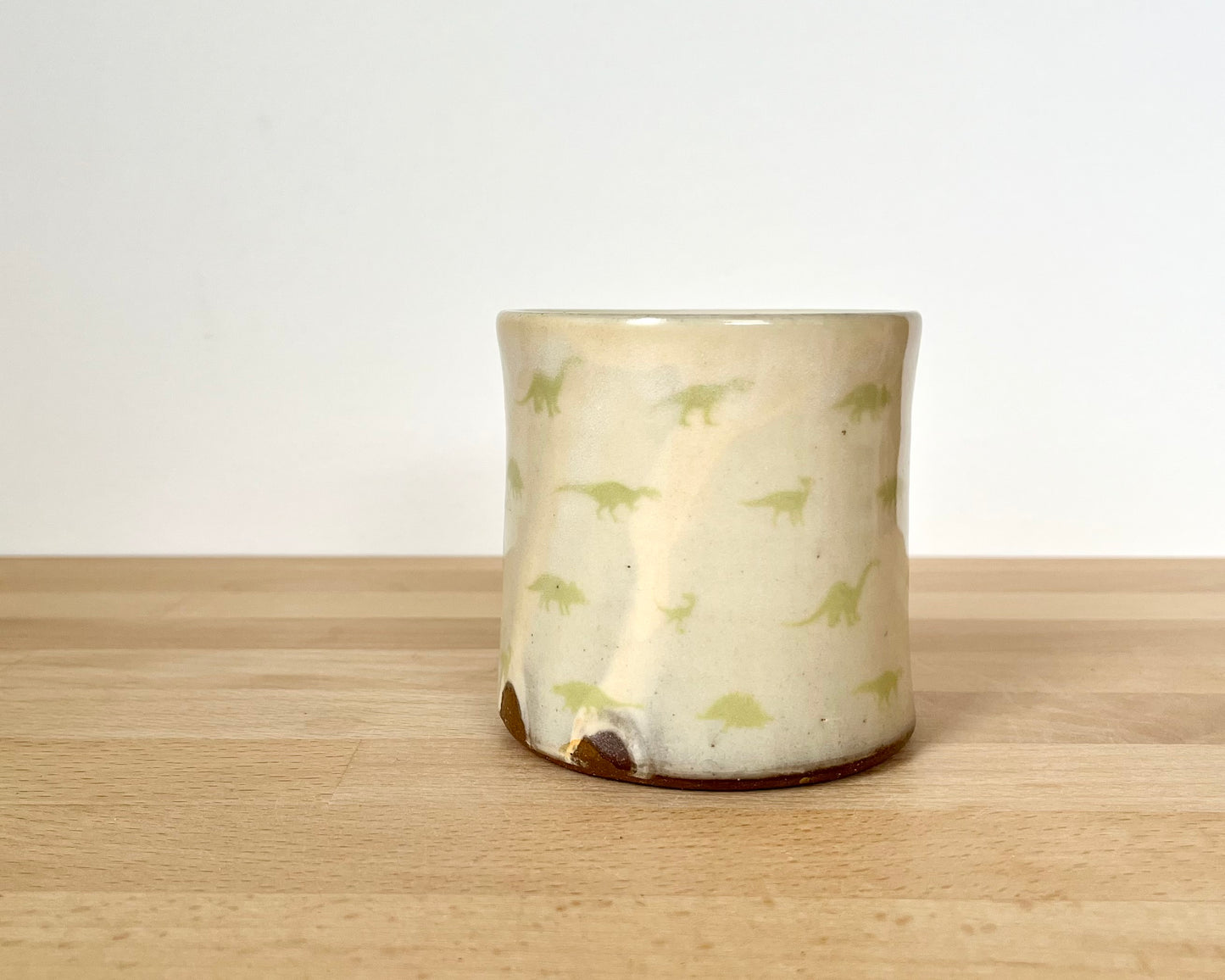 Mug with small chartreuse dinos