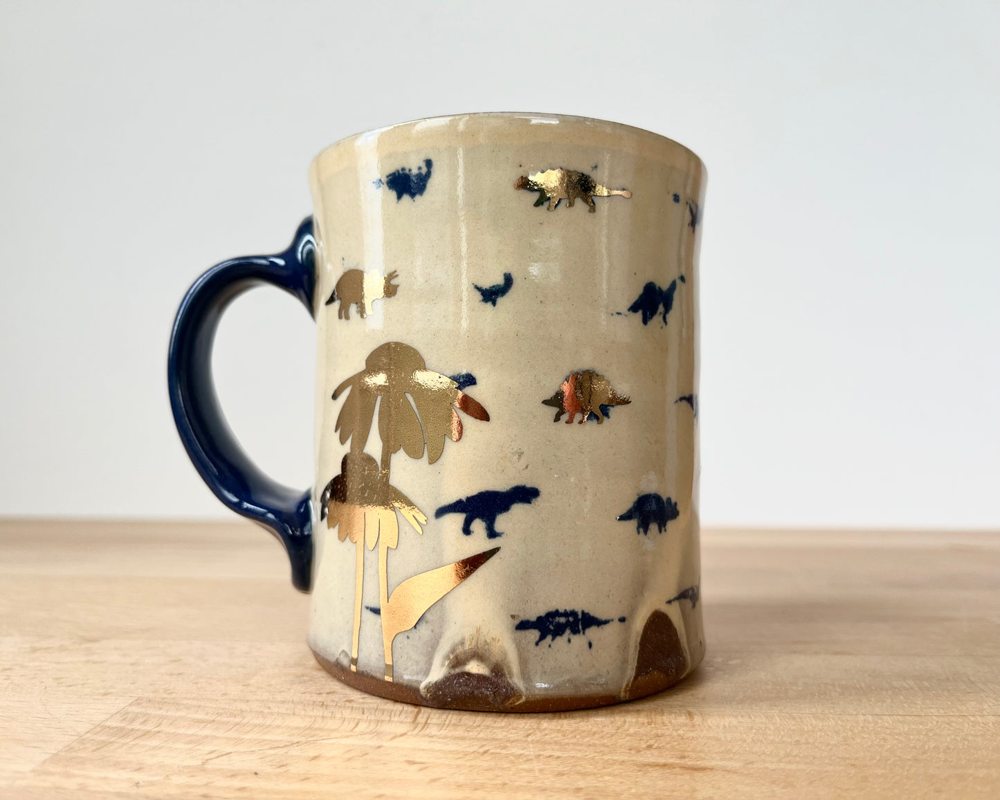 Mug with small blue and gold dinos and coneflower