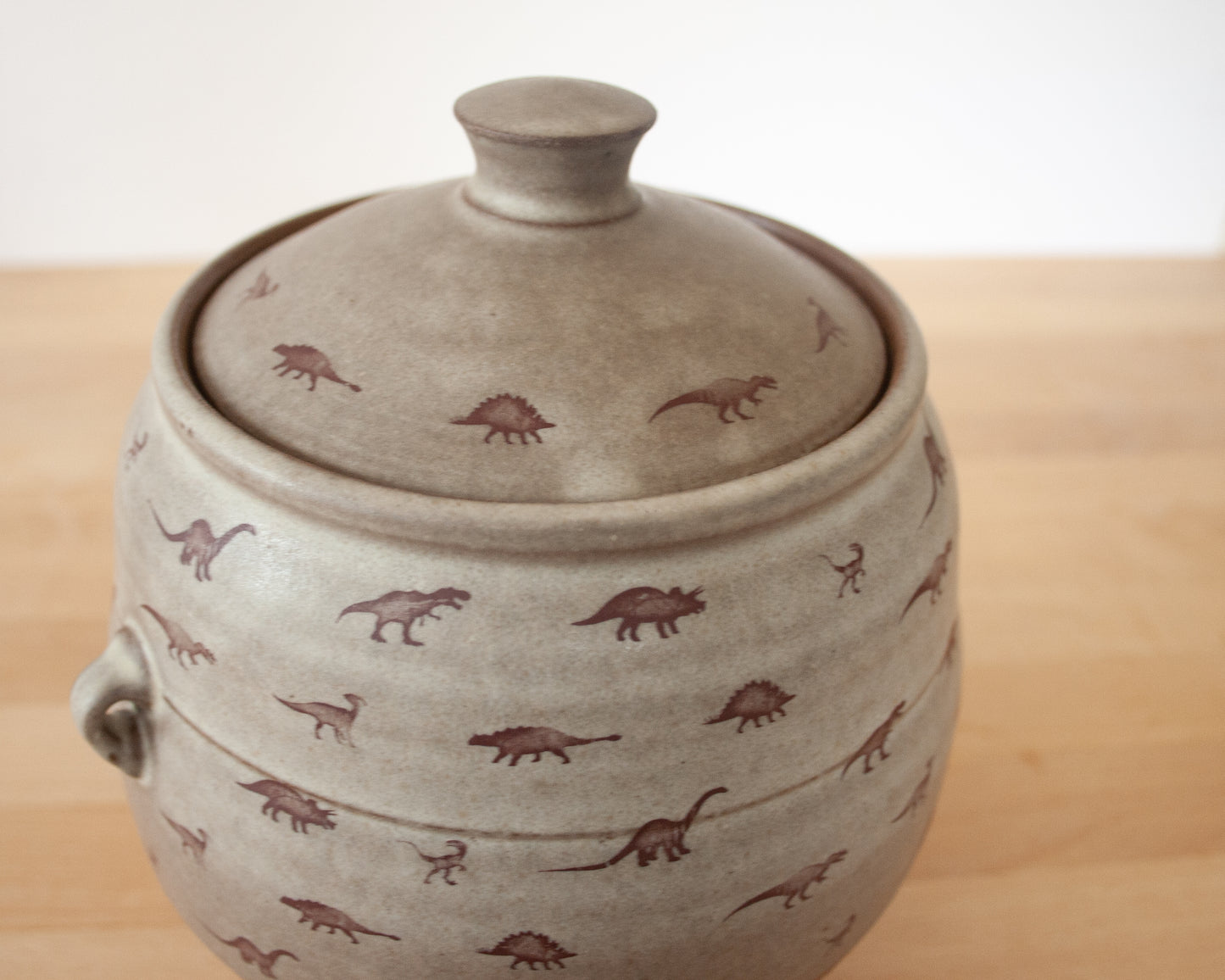 Cookie Jar with little Dinosaurs - matte grey
