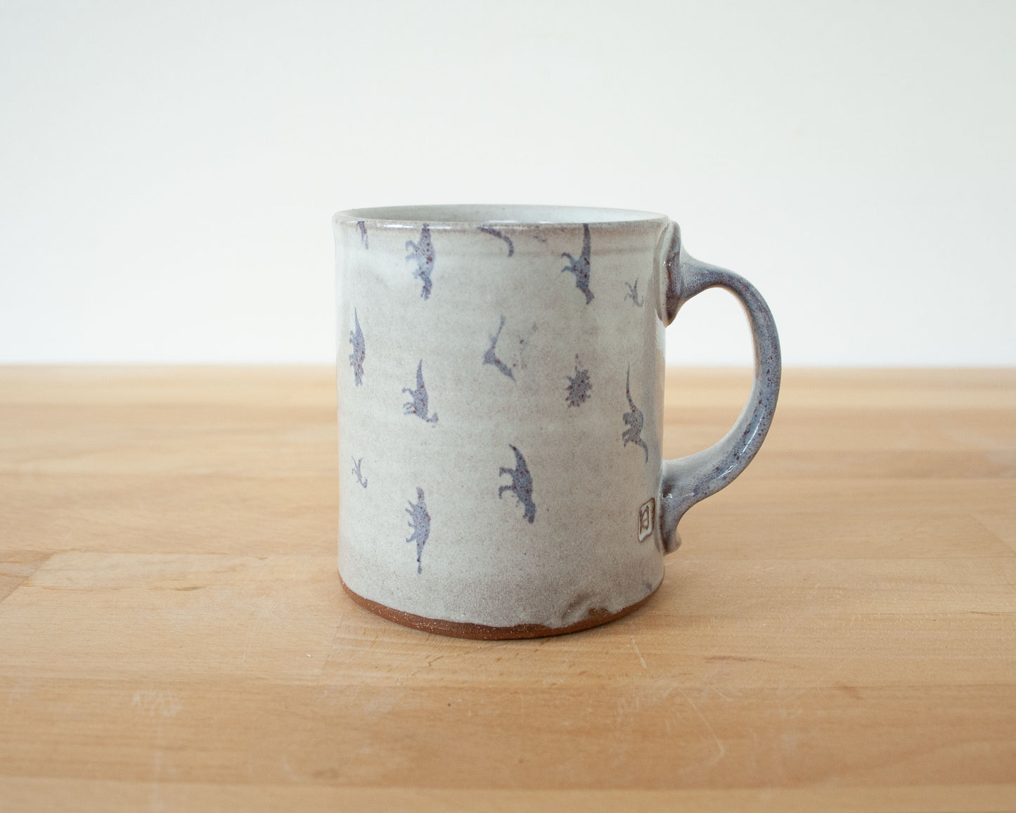 Mug with small purple dinosaurs