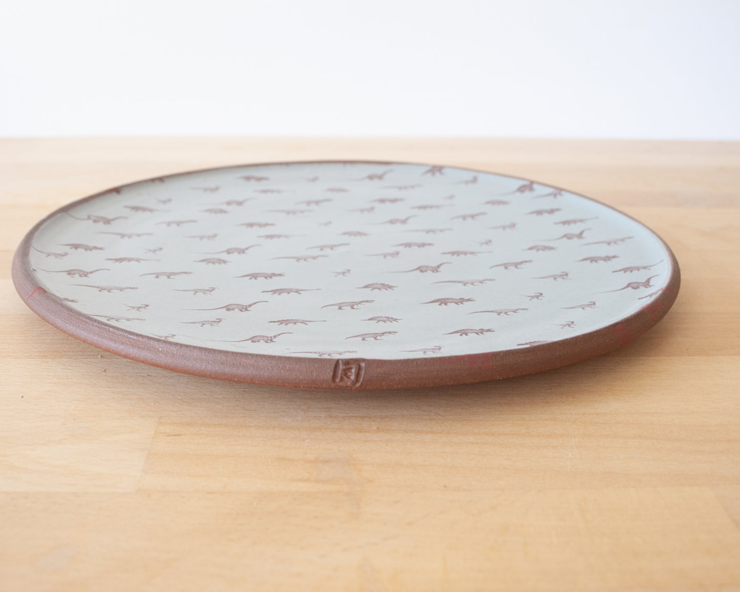 Plate with small dinosaur pattern - blue