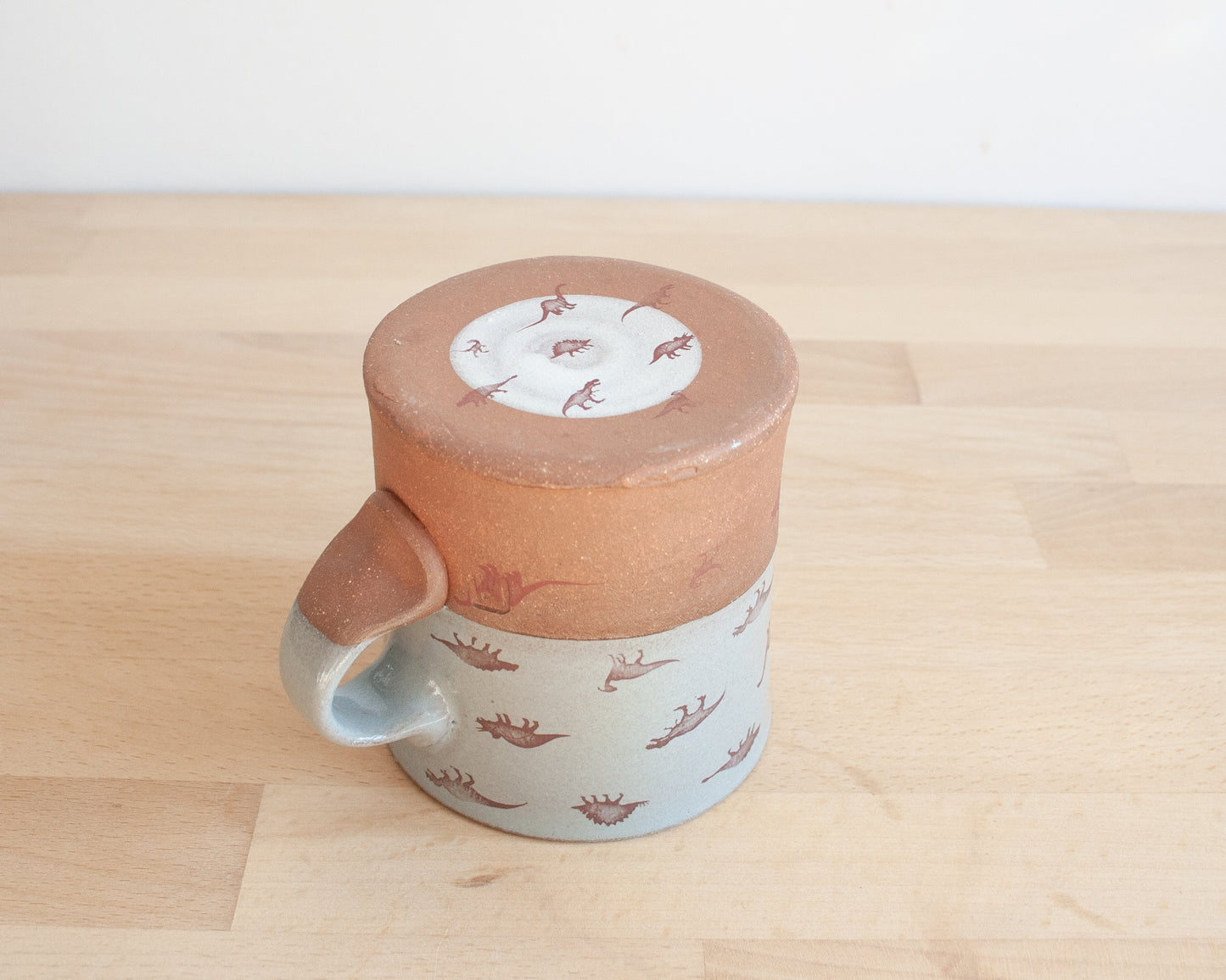 Americano Mug with small dinosaurs - blue