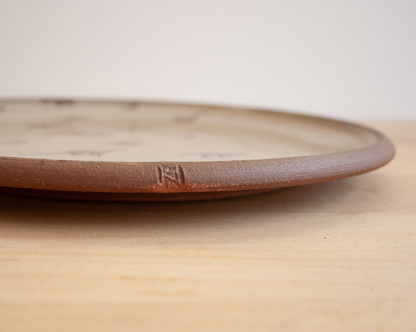 Plate with small dinosaur pattern - yellow