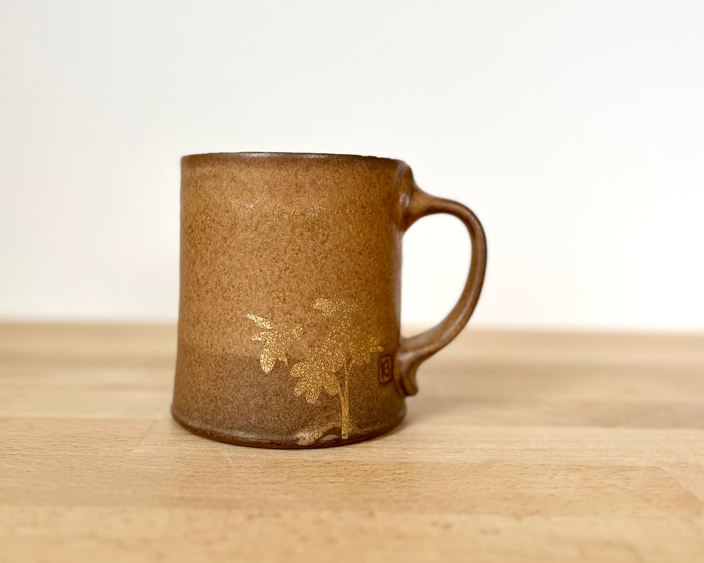 Gold Bee and Daisy Mug