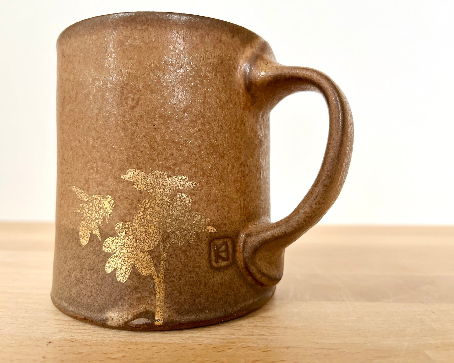 Gold Bee and Daisy Mug