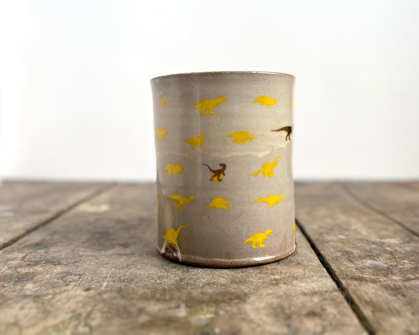 Mug with yellow handle, gold decals and image transfer