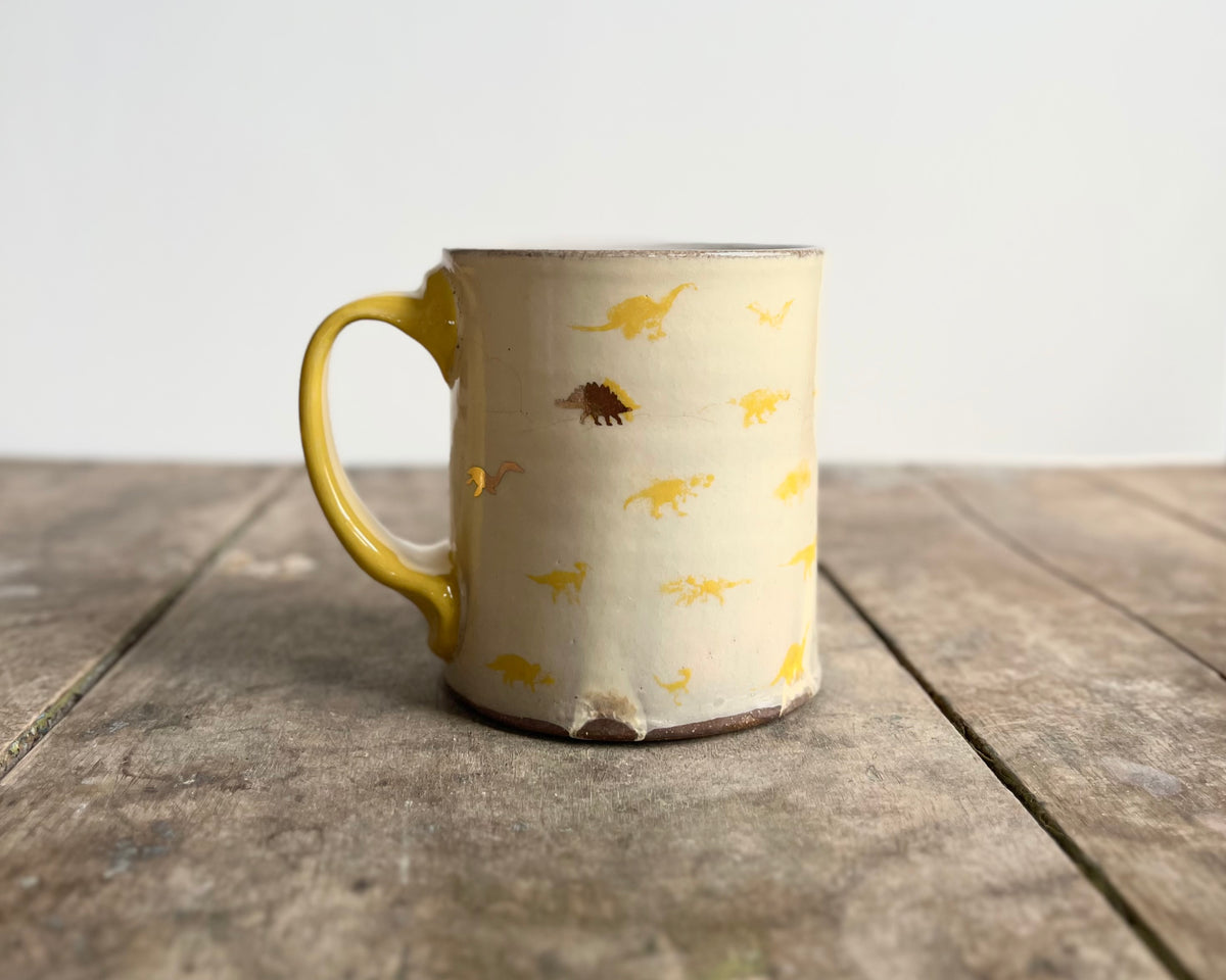 Mug with yellow handle, gold decals and image transfer