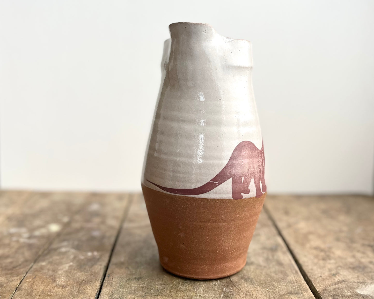Diplodocus Pitcher- white