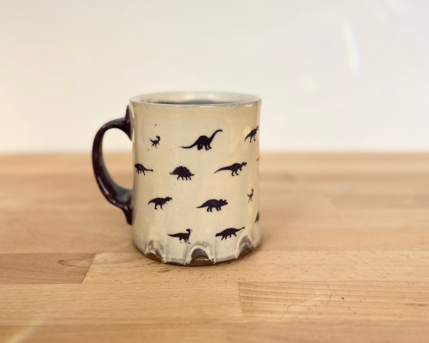 Mug with small purple and gold dinos