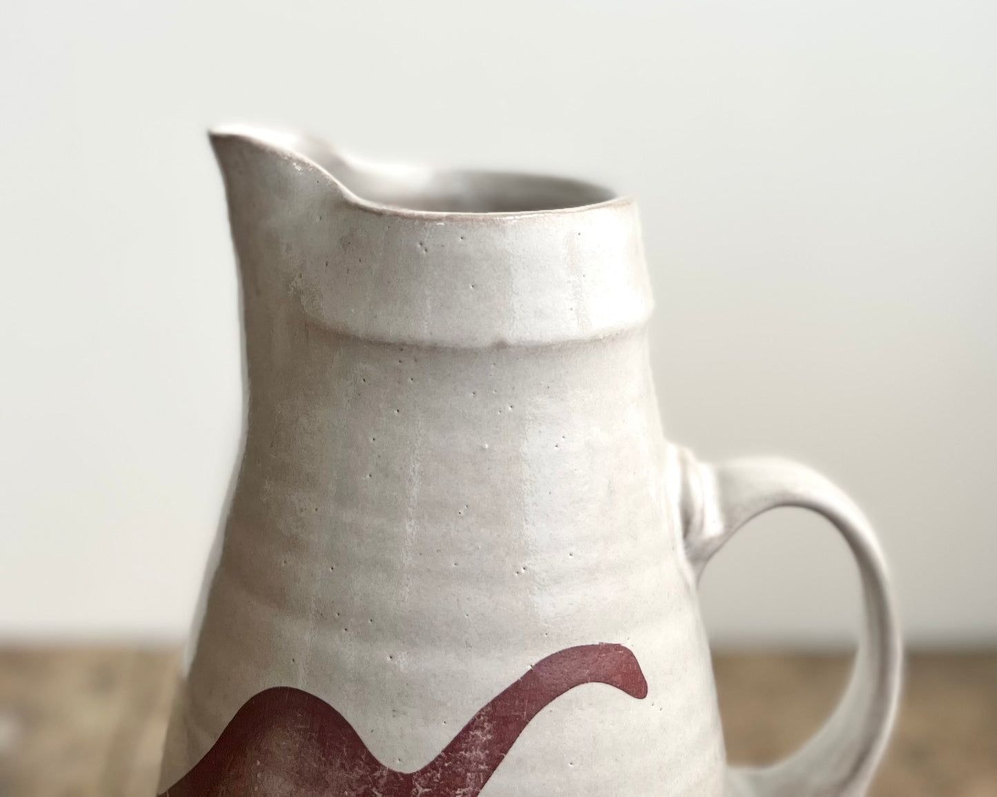 Diplodocus Pitcher- white