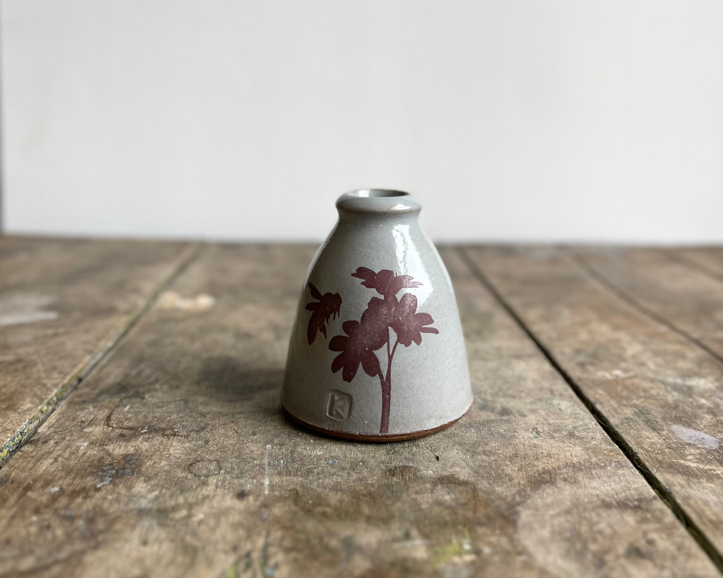 Bee and Daisy Bud vase