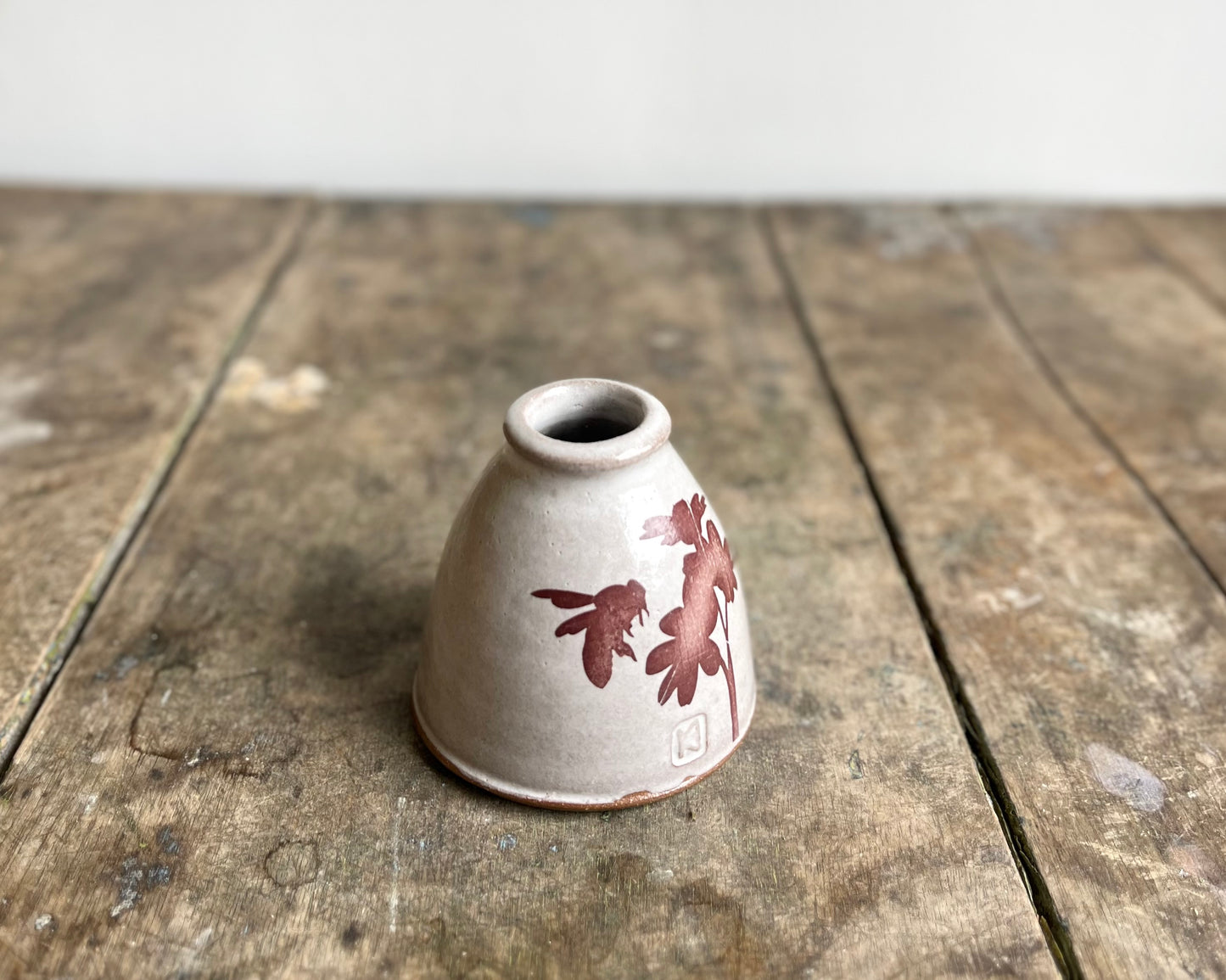 Bee and Daisy Bud vase