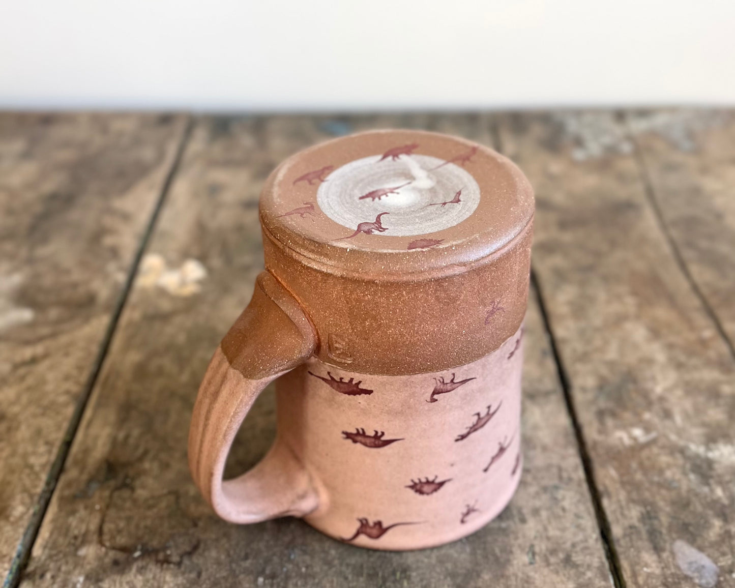 Mug with Small Dino Pattern - pink matte