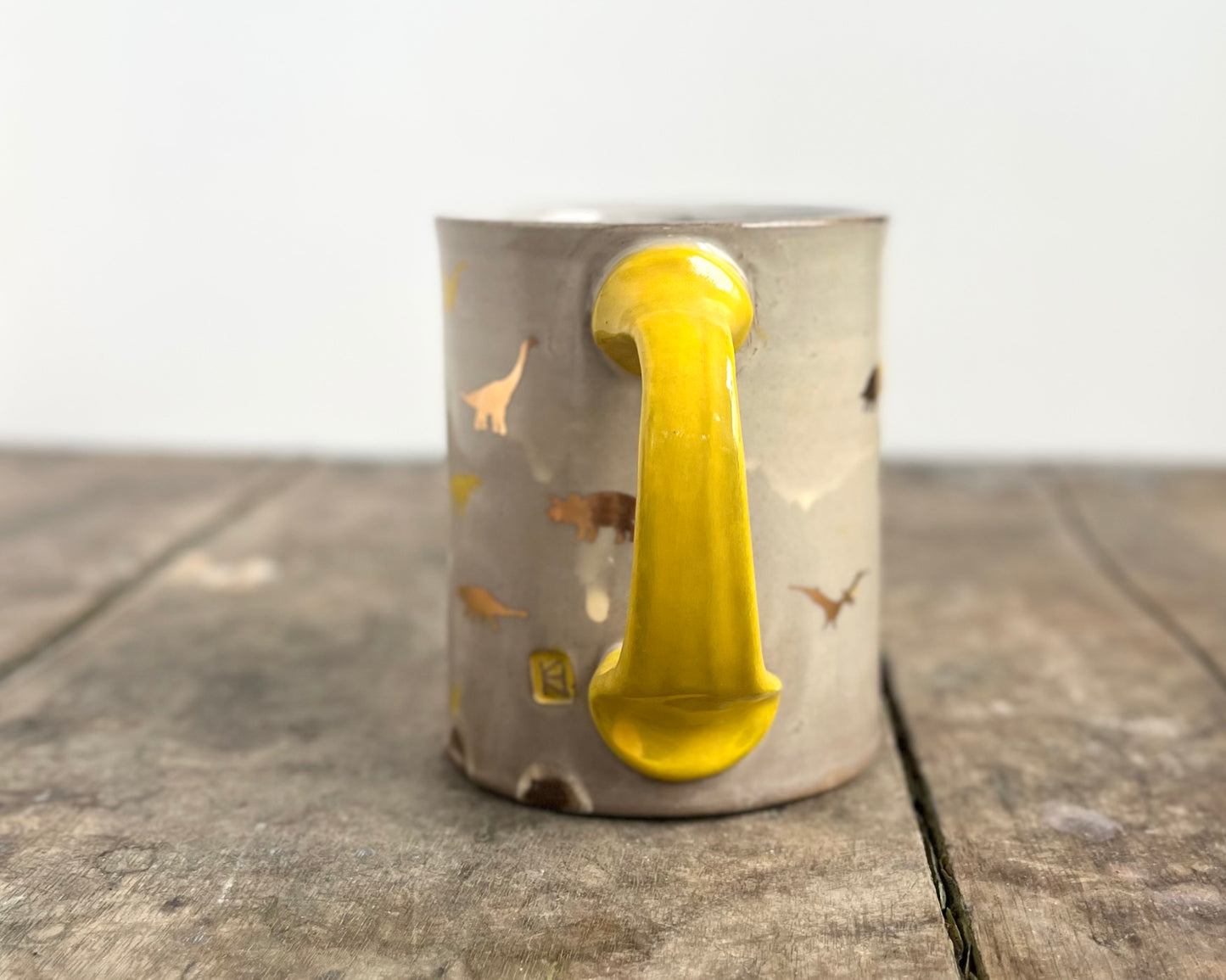 Mug with yellow handle, gold decals and image transfer