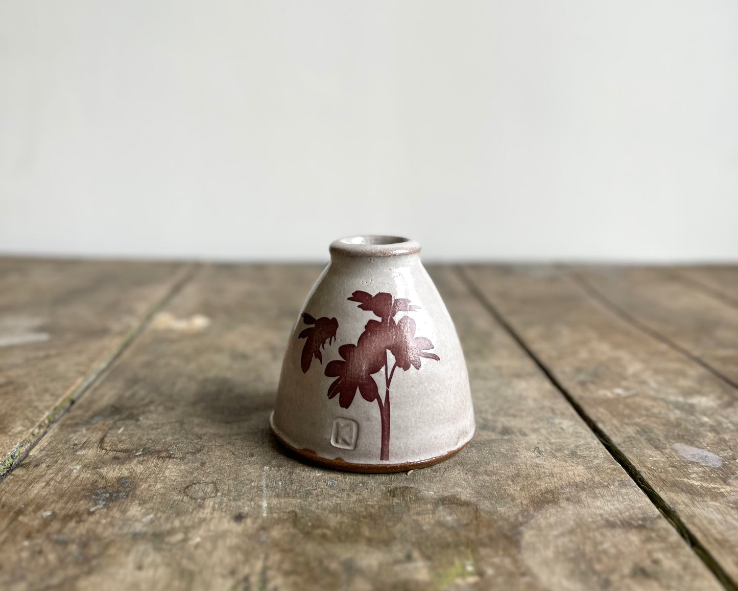 Bee and Daisy Bud vase