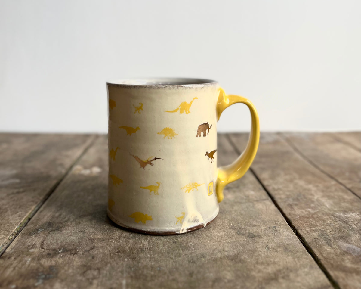 Mug with yellow handle, gold decals and image transfer