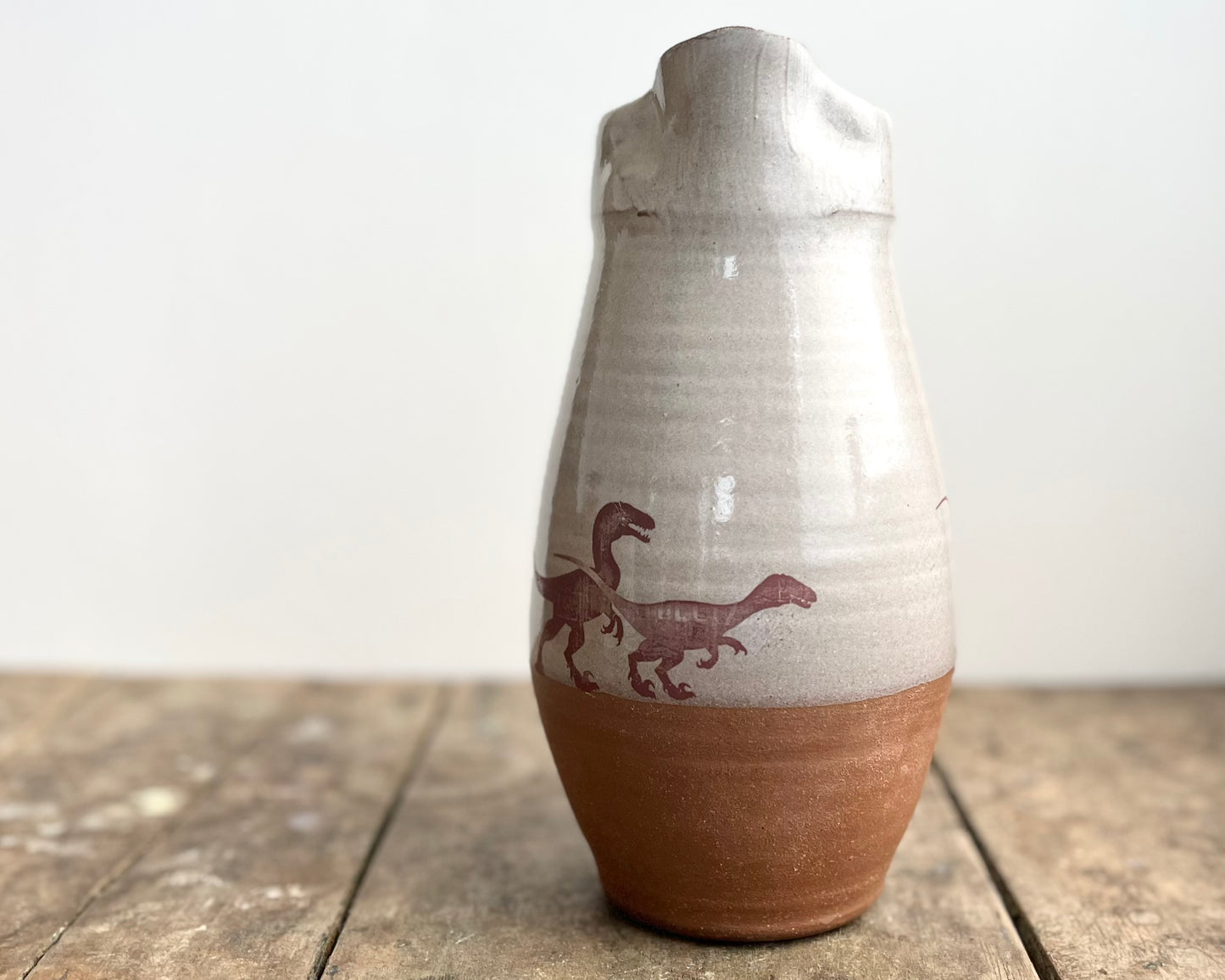Velociraptor Pack Pitcher- white