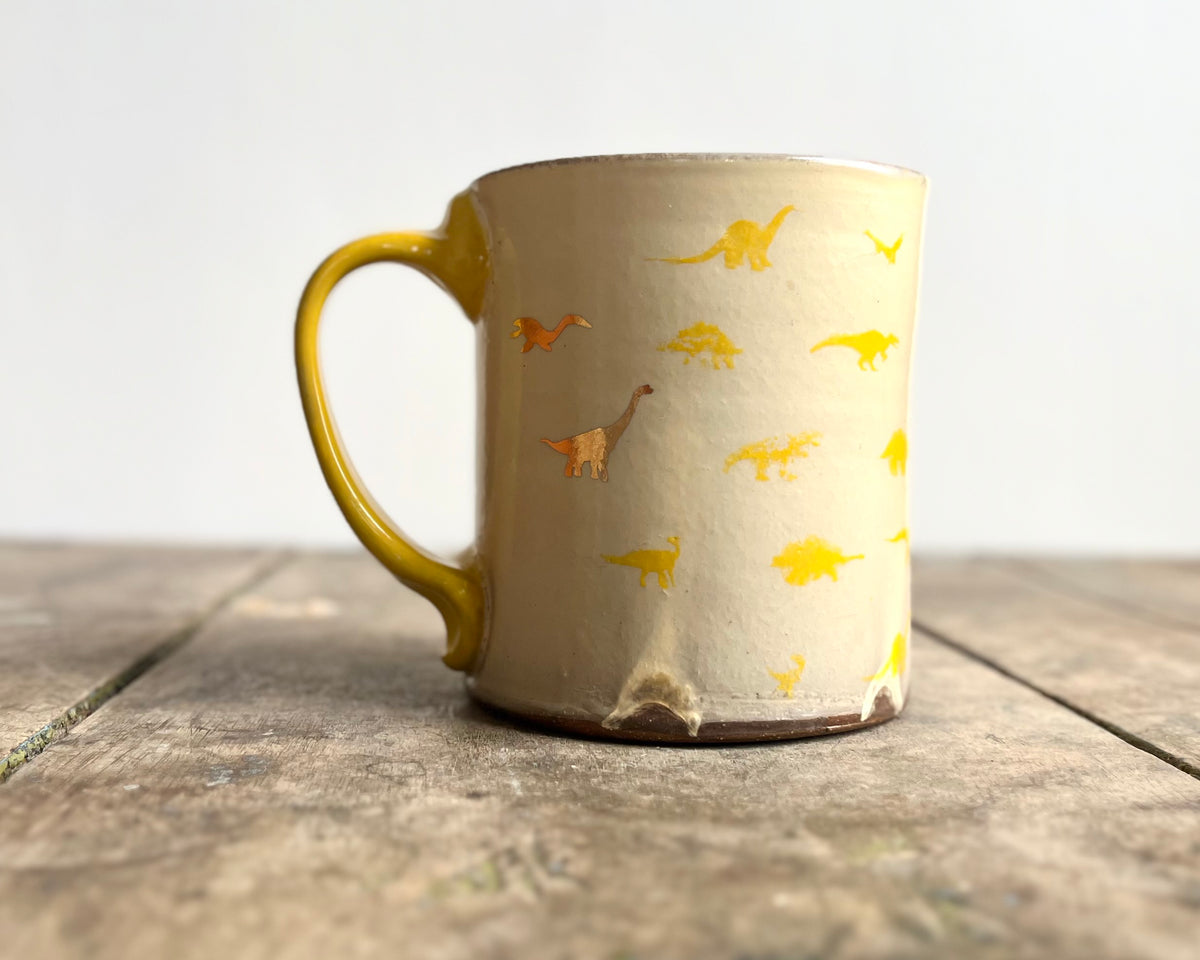 Mug with yellow handle, gold decals and image transfer