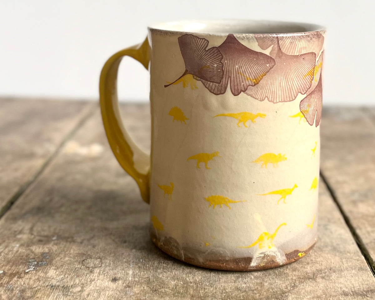 Mug with yellow handle, ginkgo, gold decals and image transfer