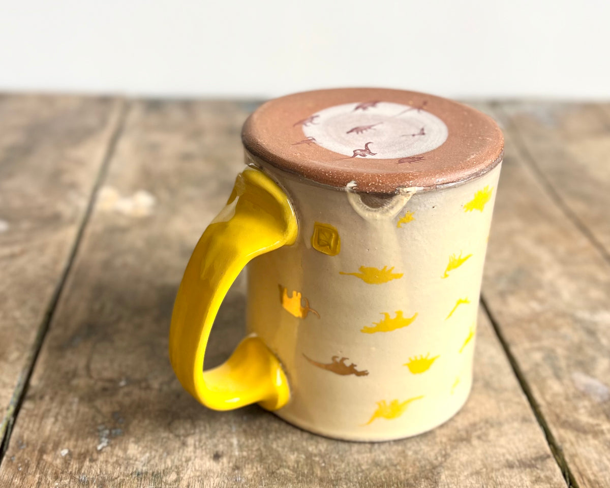 Mug with yellow handle, gold decals and image transfer
