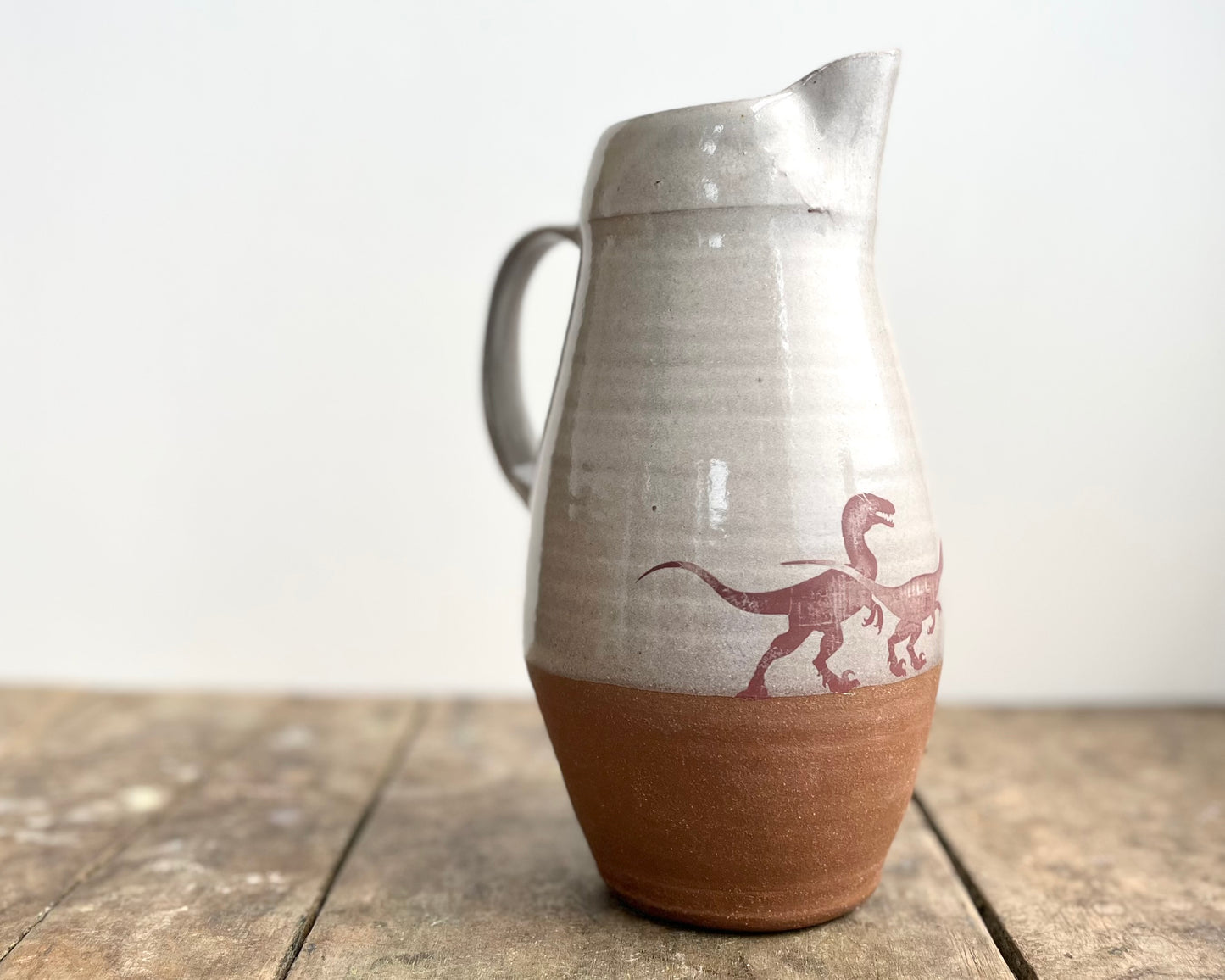 Velociraptor Pack Pitcher- white