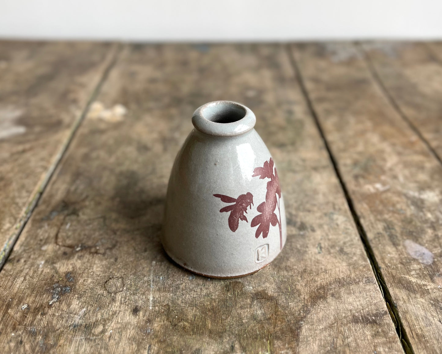 Bee and Daisy Bud vase