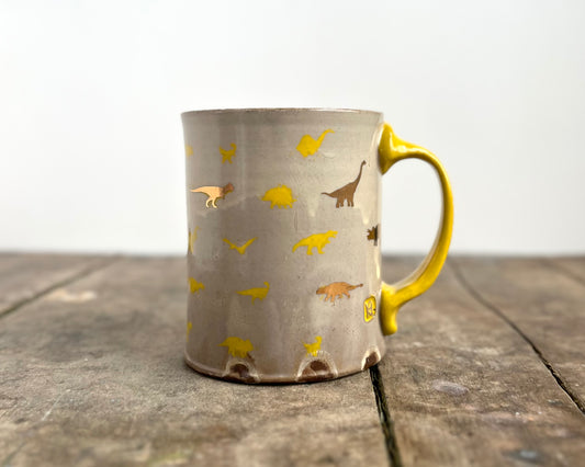 Mug with yellow handle, gold decals and image transfer