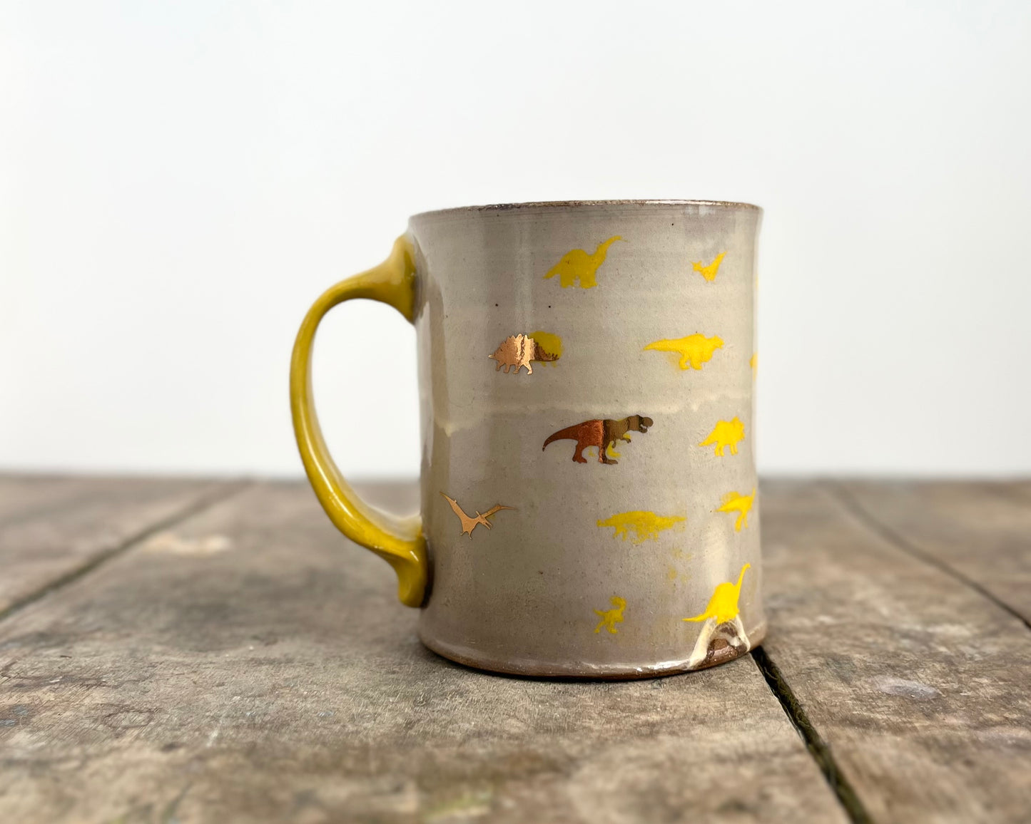 Mug with yellow handle, gold decals and image transfer