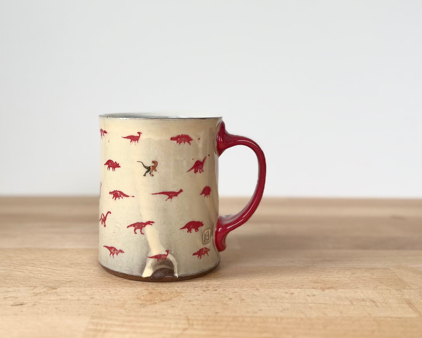 Mug with small red and gold dinos