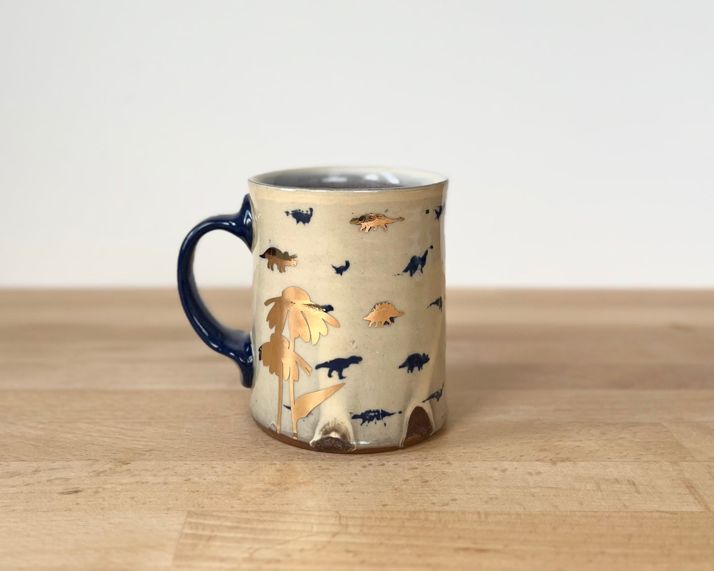 Mug with small blue and gold dinos and coneflower