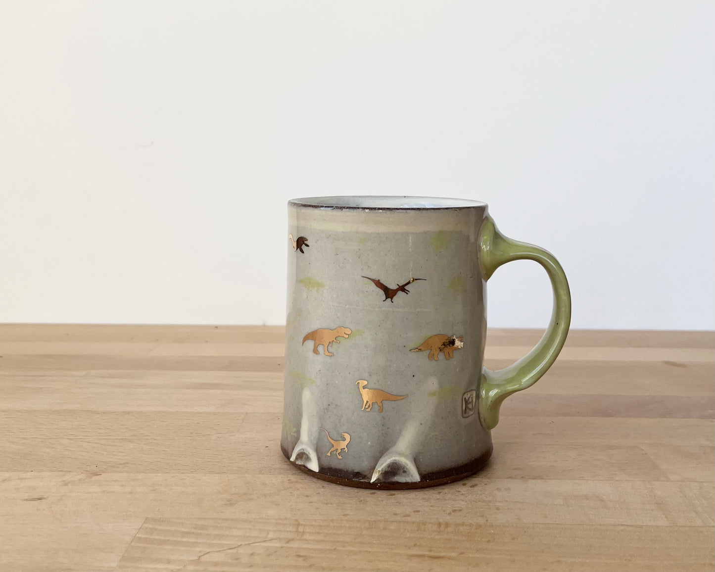 Mug with small light green and gold dinos