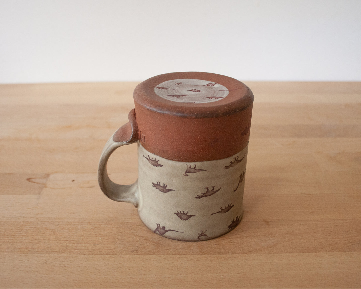 Mug with Small Dino Pattern - warm grey matte