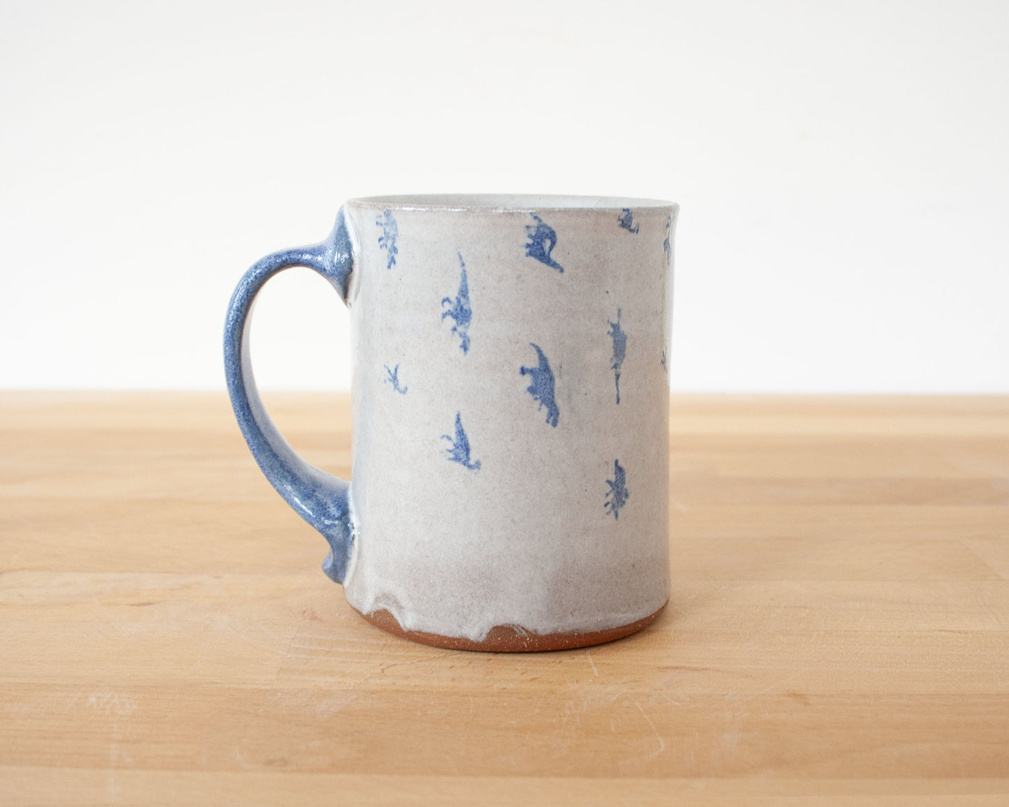 Mug with small blue dinosaurs