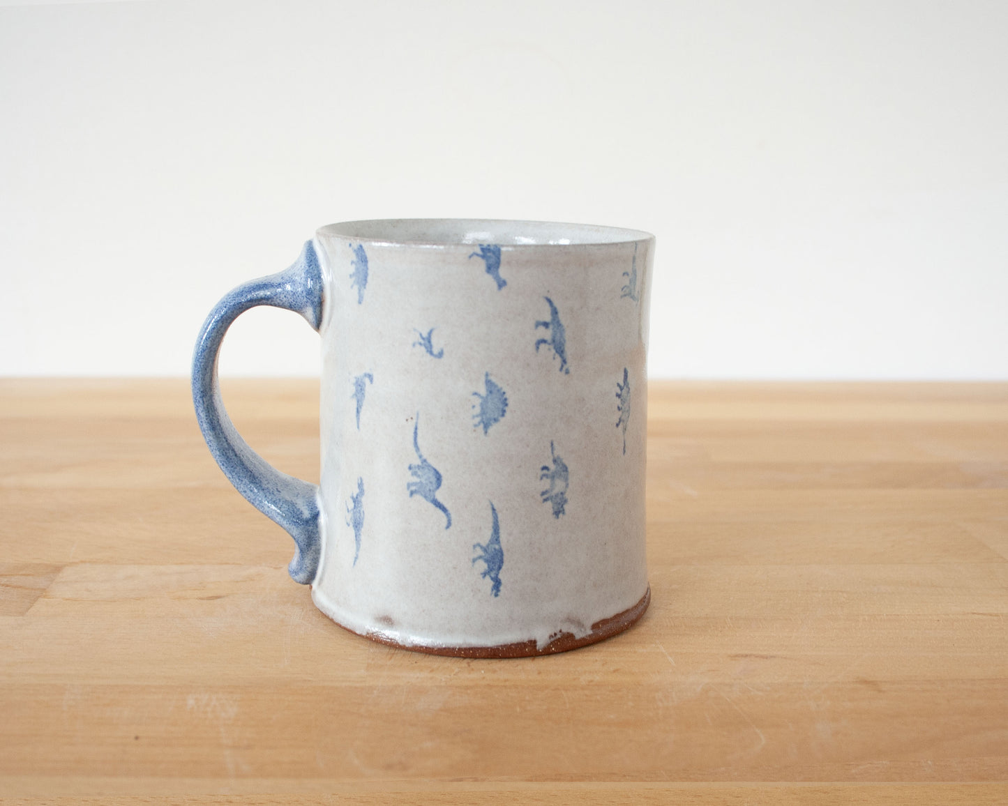 Mug with small blue dinosaurs