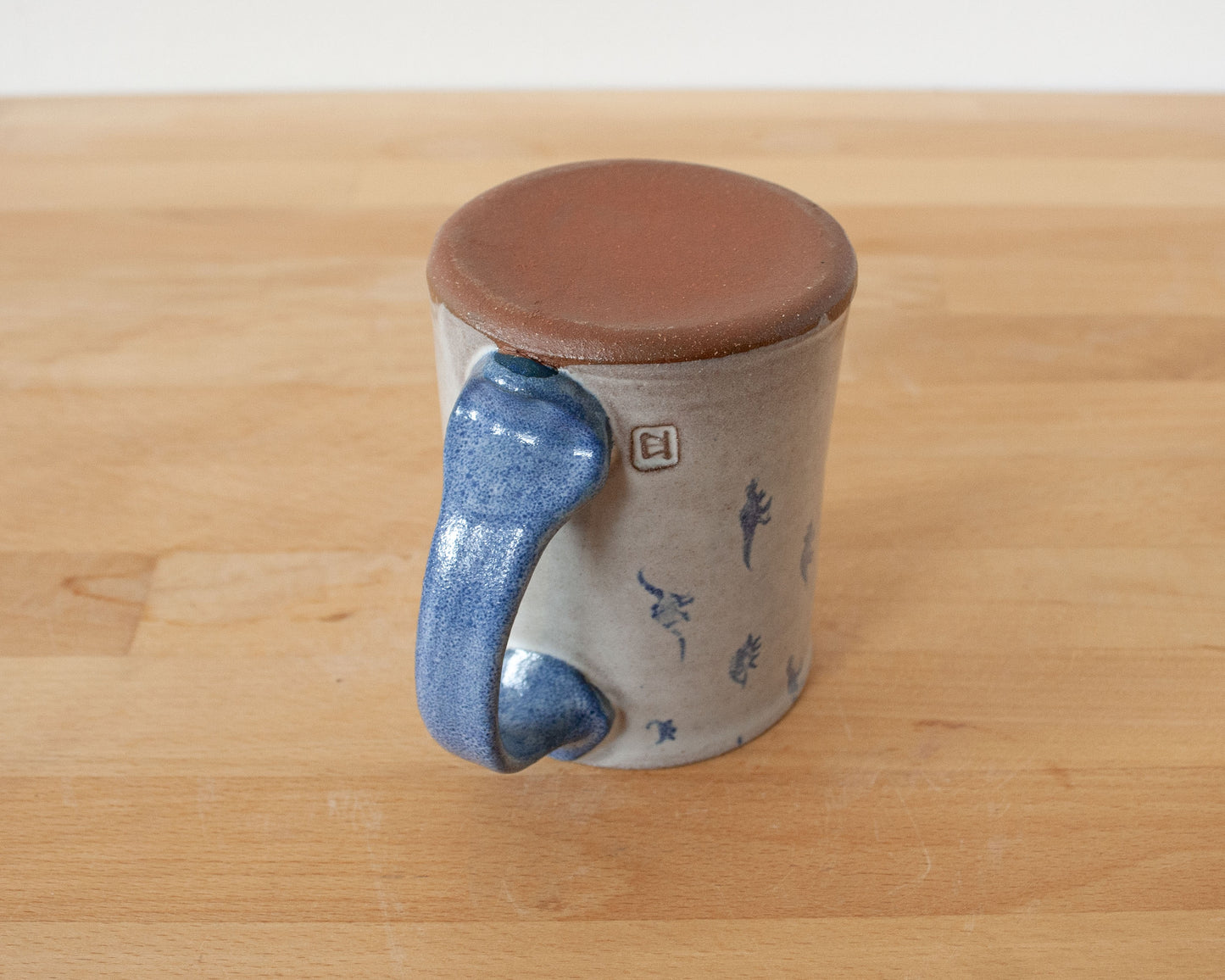 Mug with small blue dinosaurs