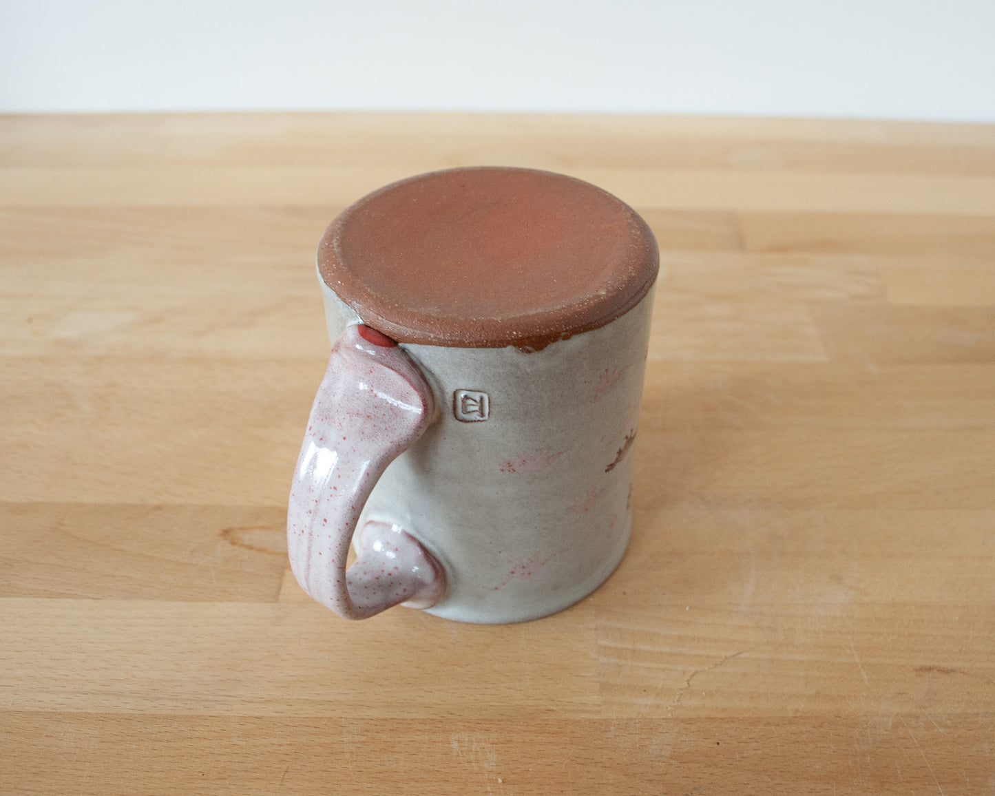 Mug with small pink and brown dinosaurs