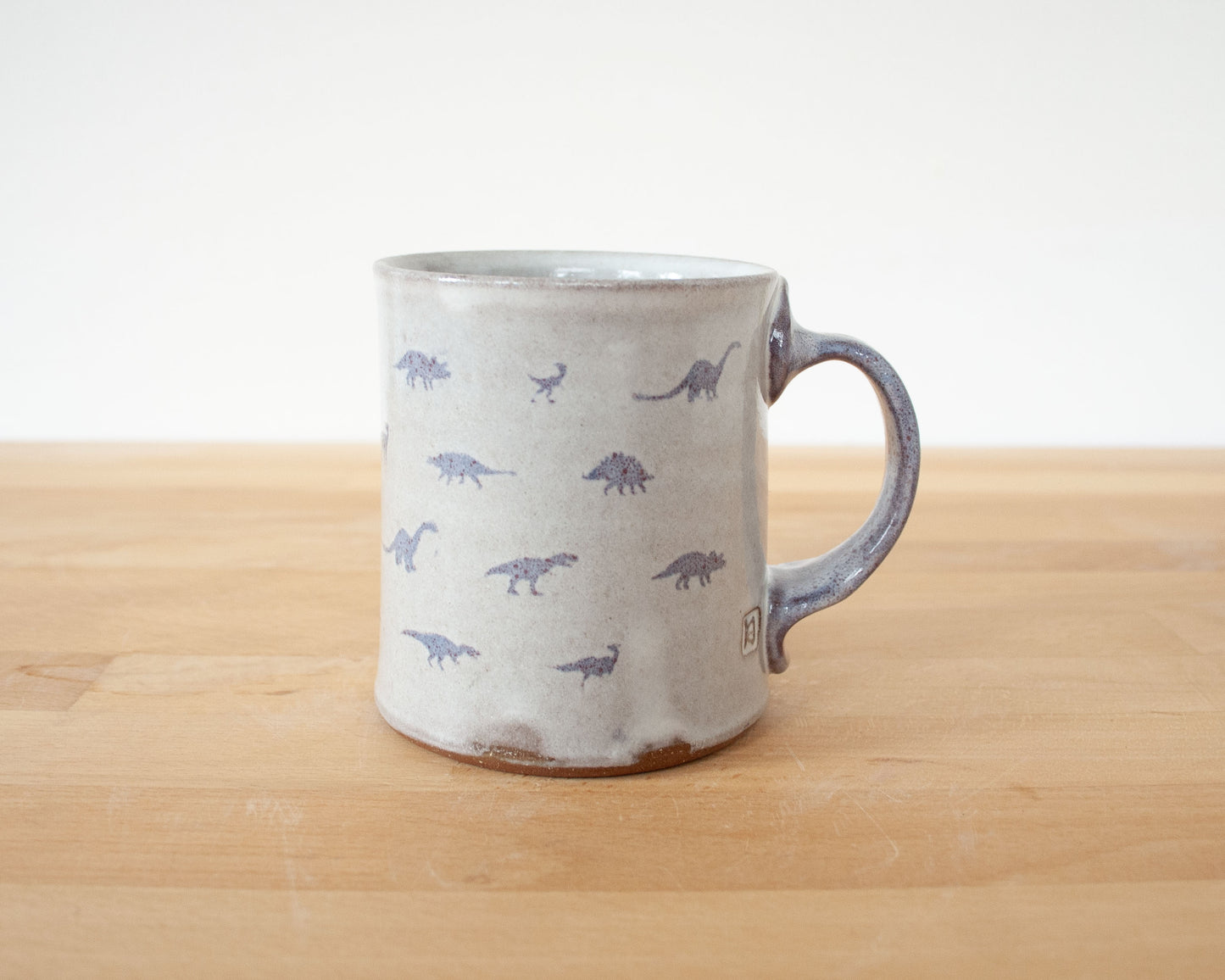 Mug with small purple dinosaurs