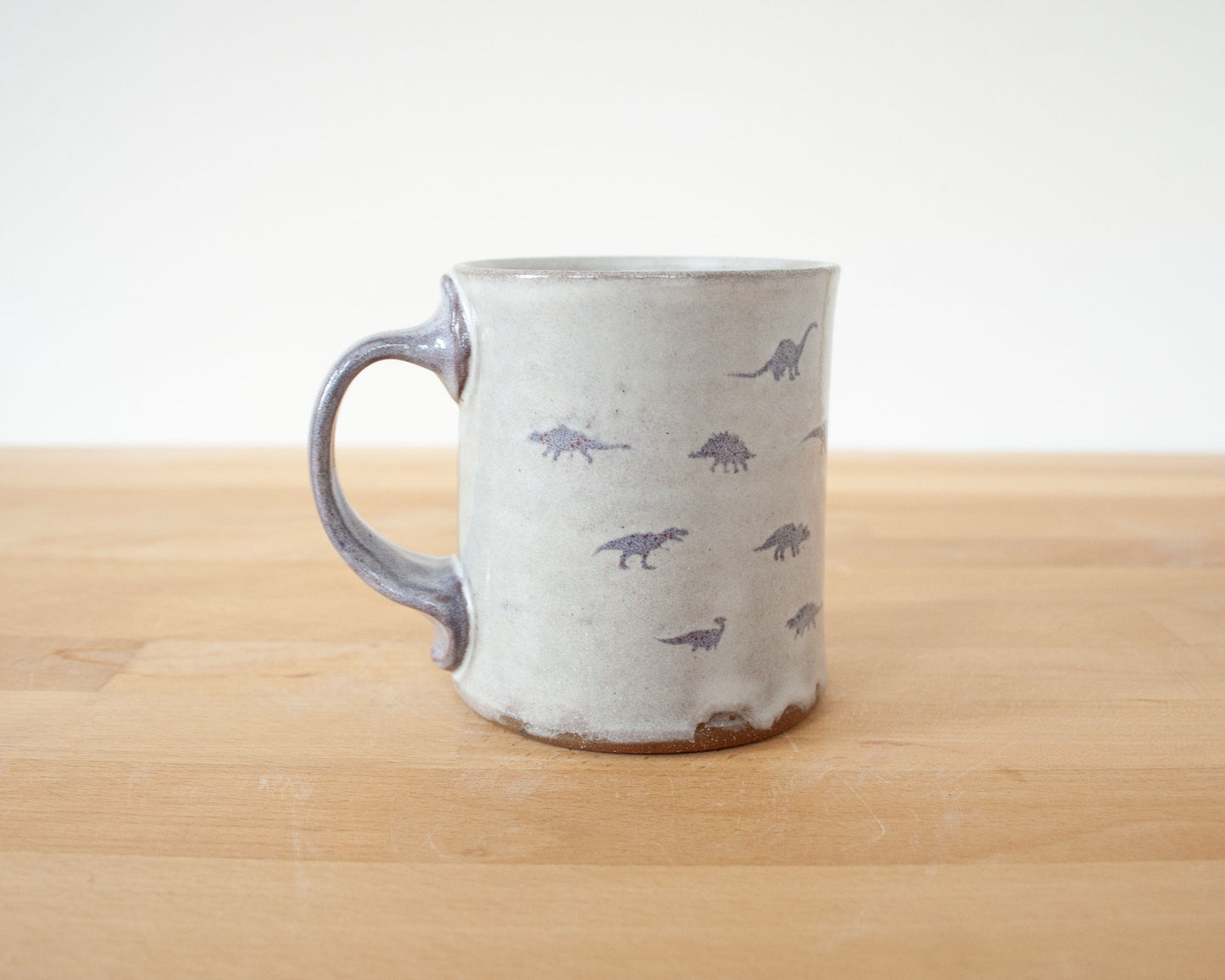 Mug with small purple dinosaurs