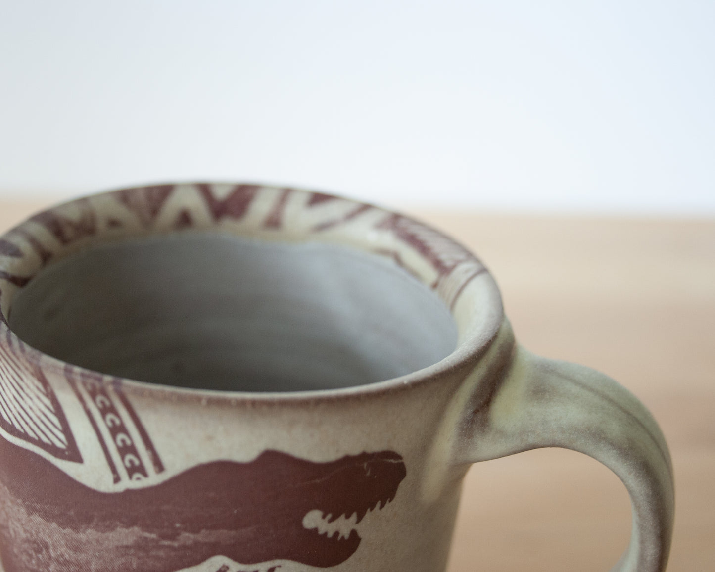 T-Rex Mug with pattern - matte grey