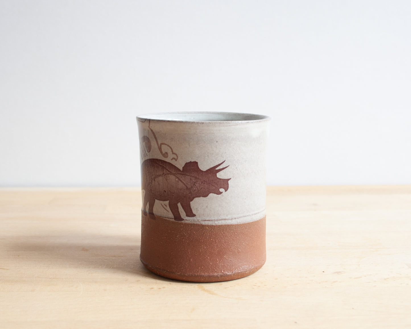 Triceratops Cup with background pattern - white