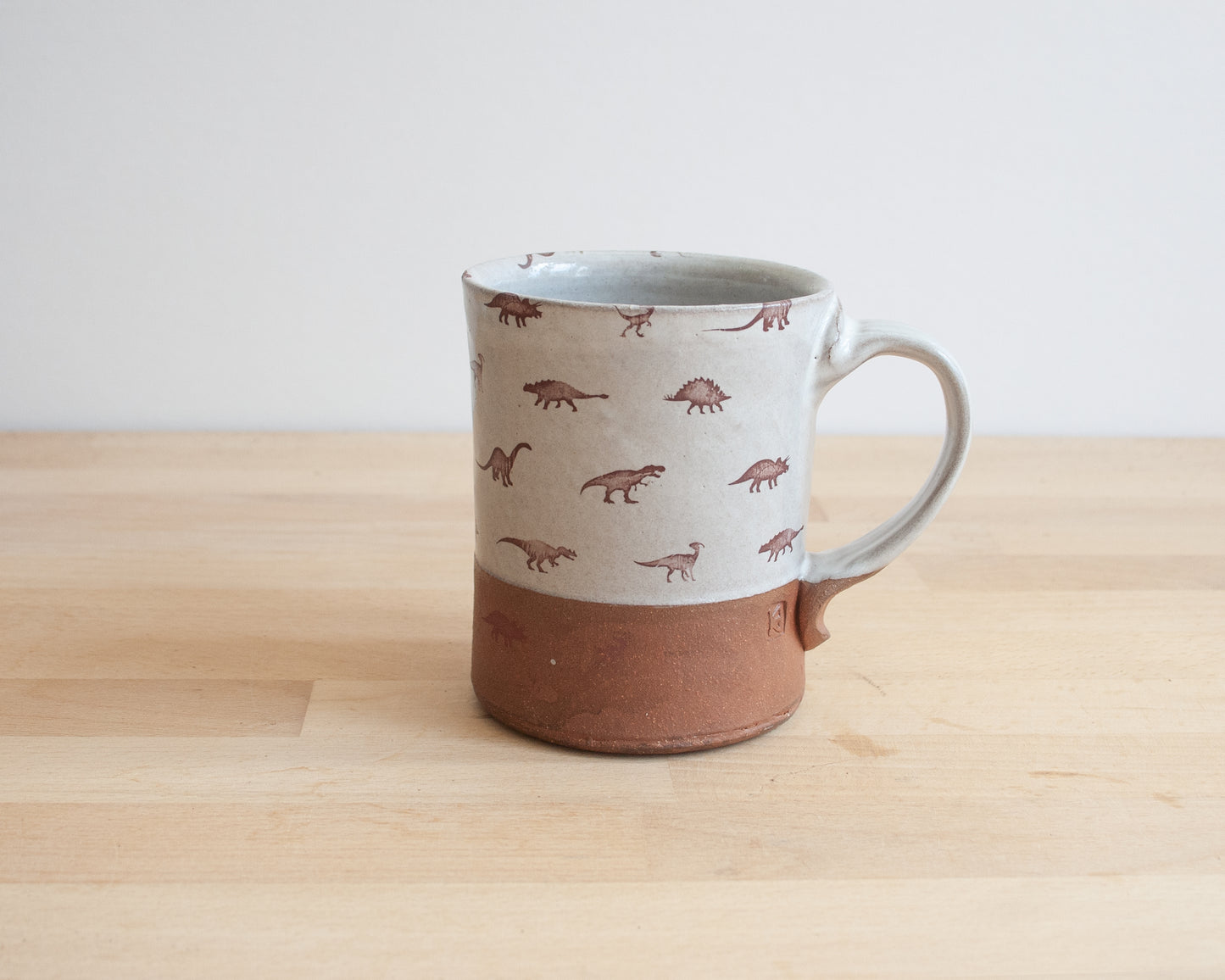 Mug with Small Dino Pattern - white