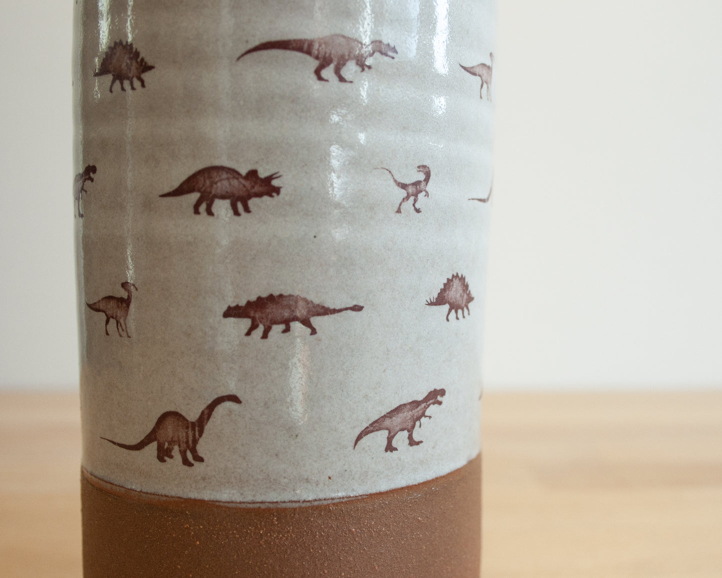 Vase with Little Dinosaurs - white